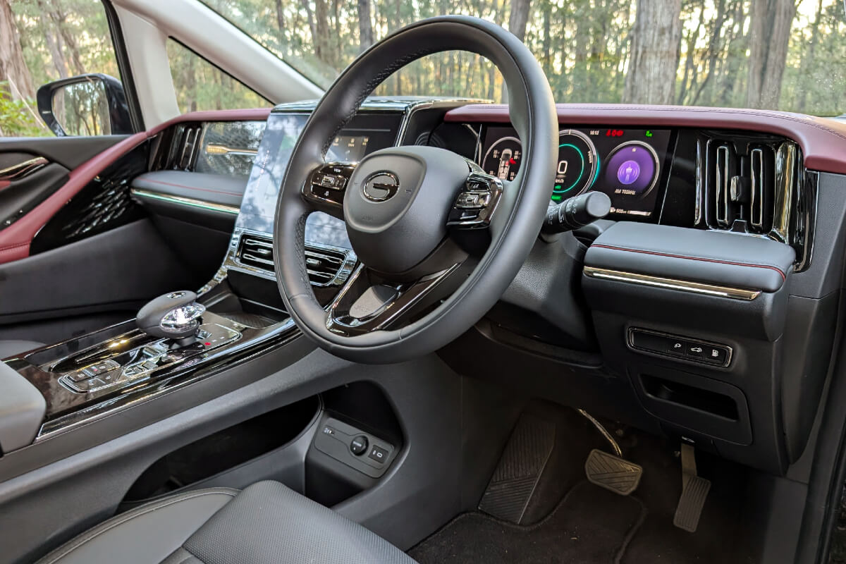 GAC M8 PHEV: Catch me if you can