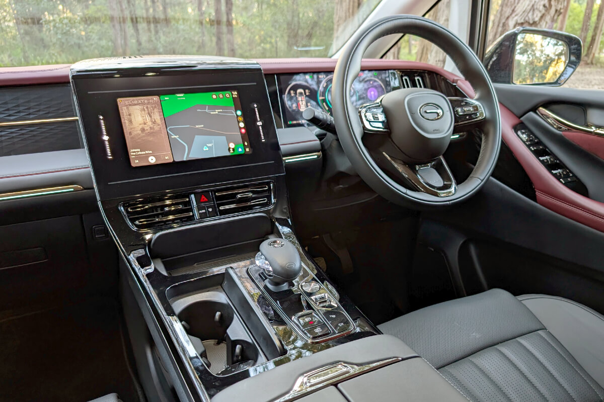 GAC M8 PHEV: Catch me if you can