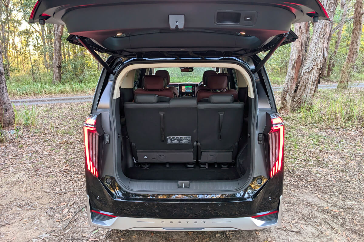 GAC M8 PHEV: Catch me if you can