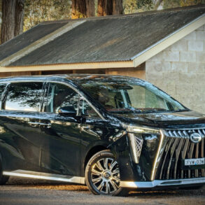 GAC M8 PHEV: Catch me if you can