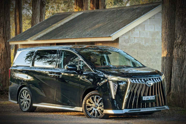GAC M8 PHEV: Catch me if you can